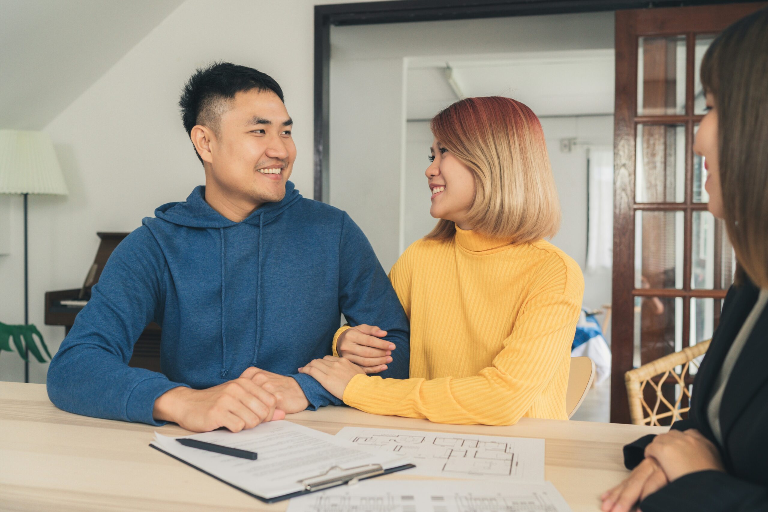 Happy Tenants Communicating